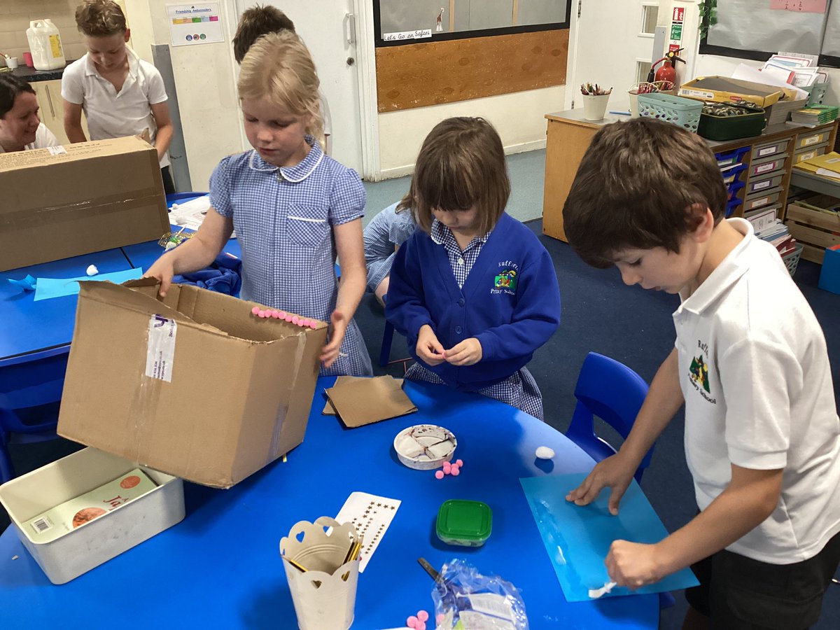 rufforthschool's tweet photo. Class 2 have had a wonderful DT day! This morning they designed their own theatre and have spent this afternoon making them! π #RPSDT https://t.co/jyBgtDdIFu