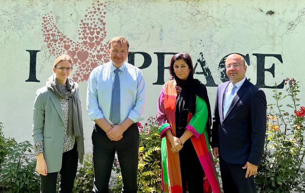 NorwayinAFG's tweet photo. Productive meetings with SRSG Otunbayeva, diplomatic missions, IRC Afghanistan, and civil society incl @serajMahbouba in Kabul. Discussed restrictions on women��s rights, the humanitarian and security situation, and the need for inclusive governance. https://t.co/IqymwzNKeA
