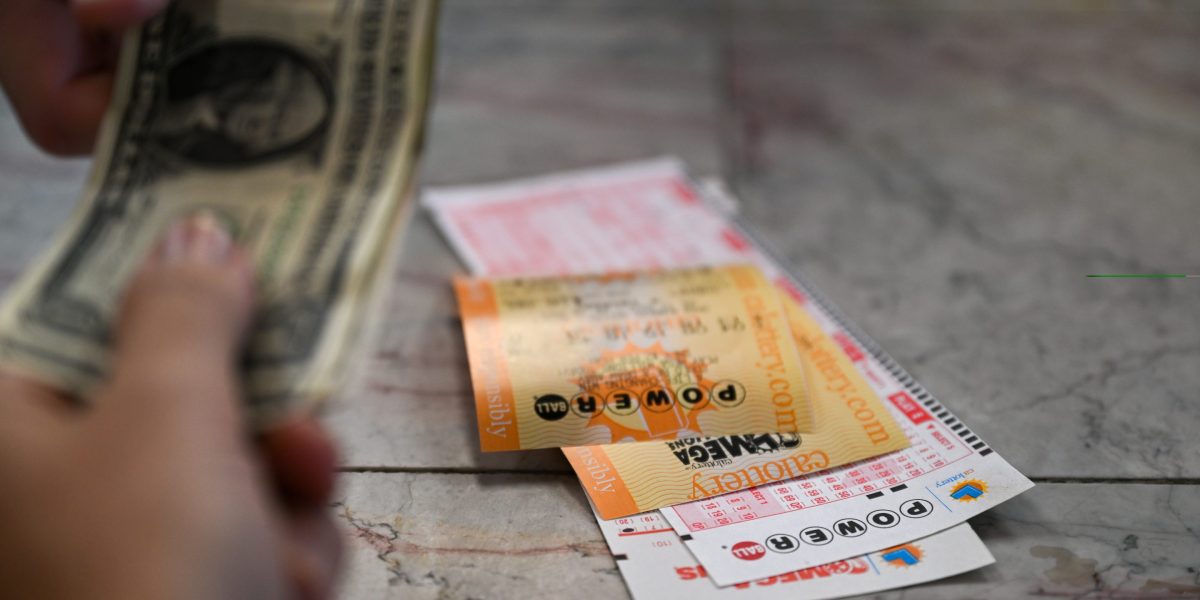 Andy Vermaut shares:Financial planner to winners of tonight's $725 million Powerball jackpot: 'Don't quit your job':
