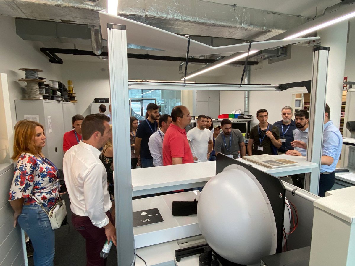 EmprendeXXI_'s tweet photo. Las startups participantes en #MoonshotThinking 🚀con @EsadeExecEd en #Munich han vivido cómo #Ambright está revolucionando el sector #tech con soluciones creativas. Un placer compartirlo con nuestros ganadores de #PremiosEmprendeXXI @caixabank #DayOne @enisa @Alex_Ferreiro https://t.co/SxlwTT5TC9