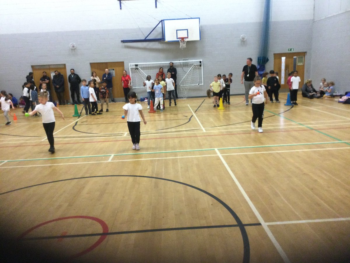 Year3StPeters's tweet photo. We had a great afternoon in the sports hall! Everyone showed excellent team spirit and enjoyed every minute. Well done Key Stage 1 👏 🏅 🏆 https://t.co/aQAXmc2WUC