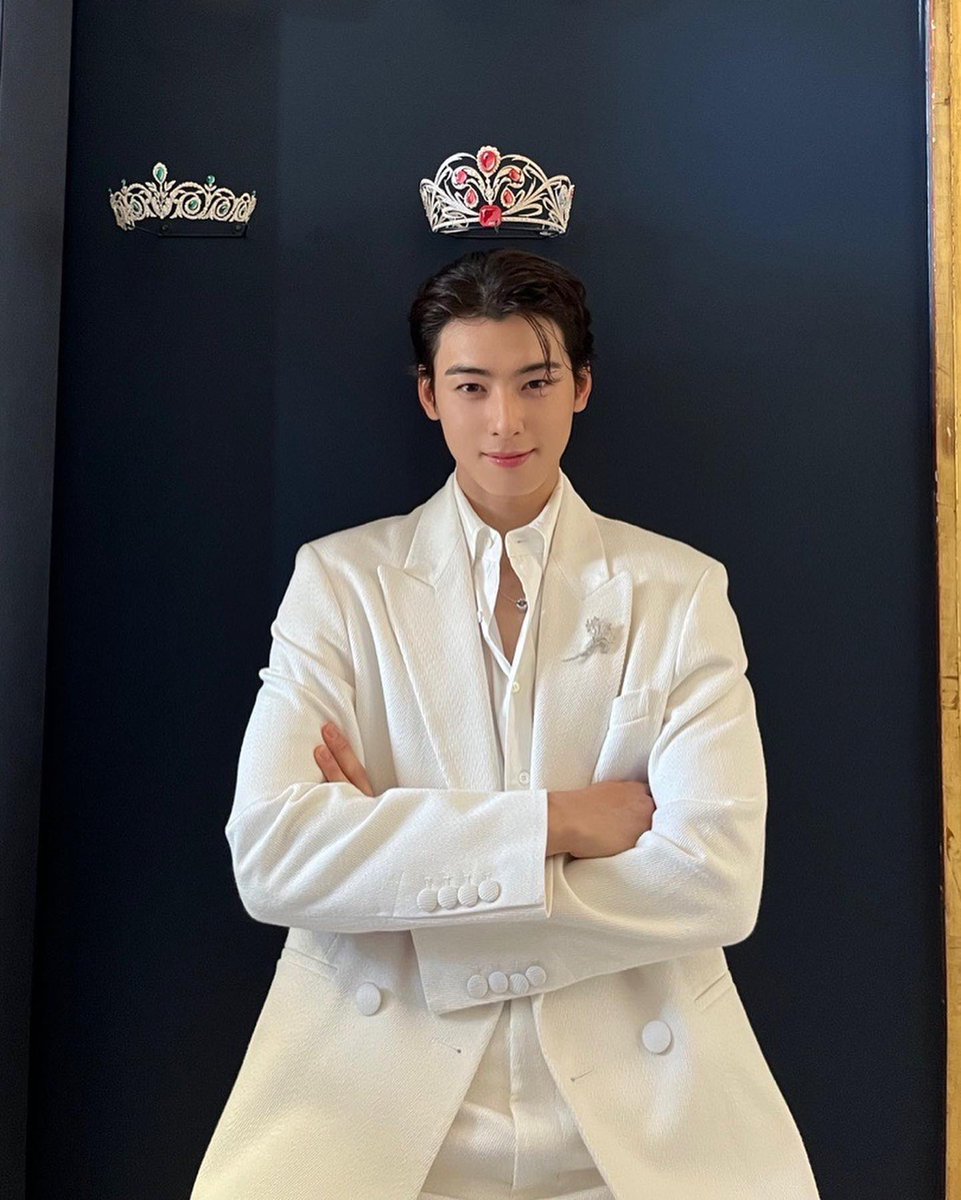 chaeunwoodaily's tweet photo. an instagram update from eunwo.o_c..

Chaumet💙
https://t.co/nipFSA6q4P

230712 @offclASTRO
#ChaEunWoo | #차은우 | #チャウヌ | #车银优 | #ชาอึนวู | #이동민 | #로하수호 | #아스트로 | #ASTRO https://t.co/jmrcv8Q3Fa