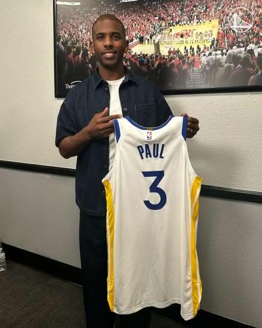 Chris Paul signs with the @warriors https://t.co/JxUWCgUkPT