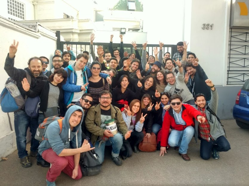 SndLitoralpress's tweet photo. Hace seis años, ésta fue la postal del triunfo de la primera negociación colectiva como sindicato. Hoy, en nuestro séptimo día de huelga legal, enfrentamos un nueva negociación con la empresa y estamos tan unidos como aquella primera vez #HuelgaLitoralPress #Simbiu https://t.co/bGQMVyreWx