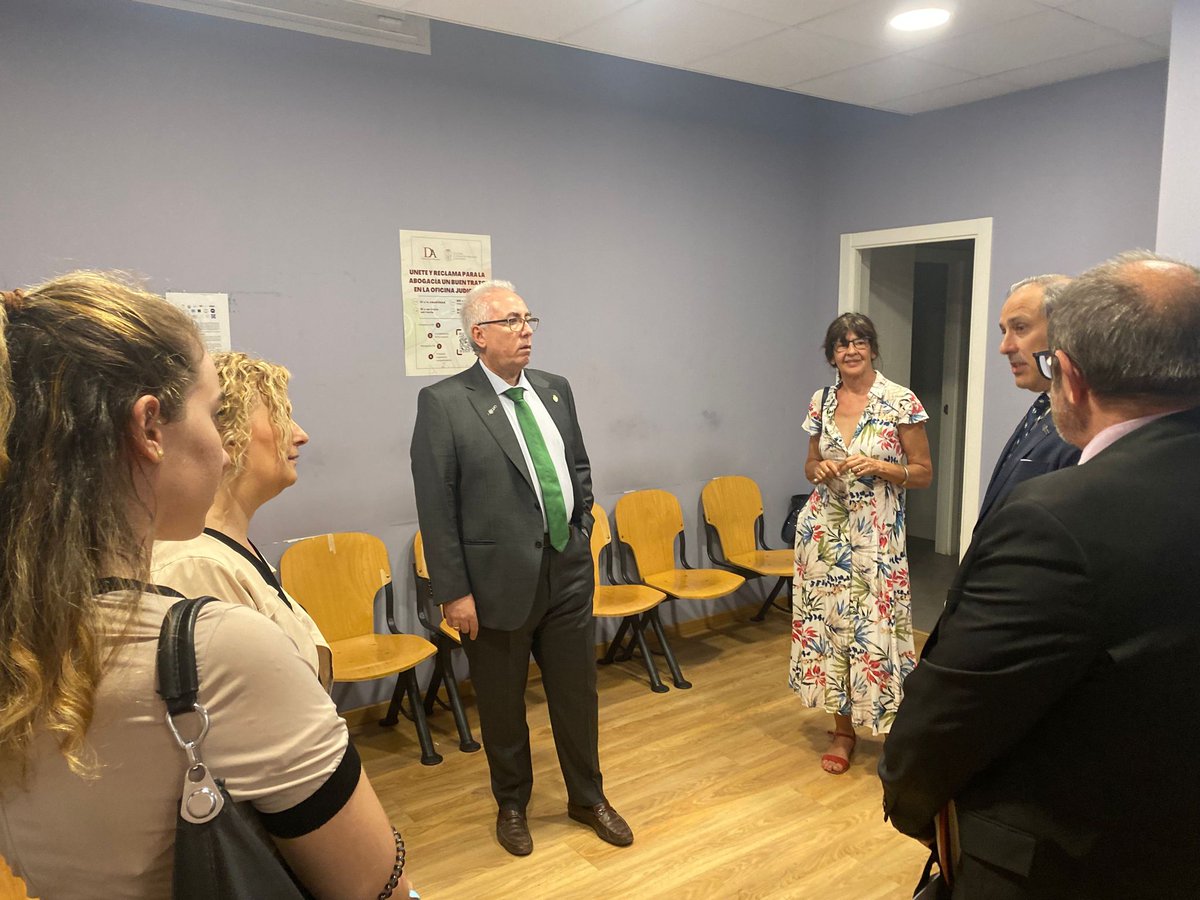 icam_es's tweet photo. 📷@EugenioRibon y @JMayllo, conocen la ubicación de las nuevas salas para abogados/as junto a los calabozos, en Plaza Castilla, para que la asistencia a los detenidos se realice en condiciones dignas
#ICAMconelTO #diadelajusticiagratuita
🖱️https://t.co/MA9QFVRyHZ https://t.co/S1fJI5ZeDK