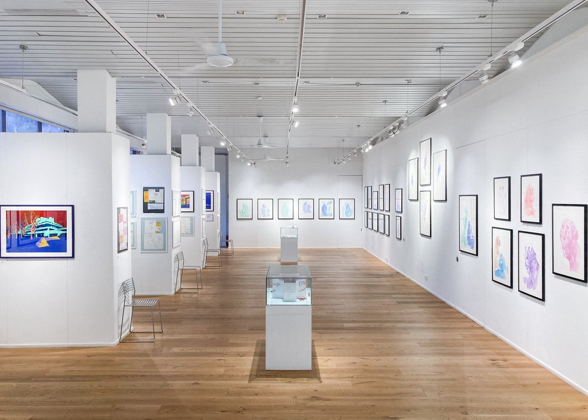 Now showing at Bankside Gallery! This joint exhibition unites renowned artists and life-long friends, @QuentinBlakeHQ and Linda Kitson, whose unique styles converge to offer a captivating showcase or portraiture and theatre. Running 12-23 July, open daily 11am - 6pm 🌟