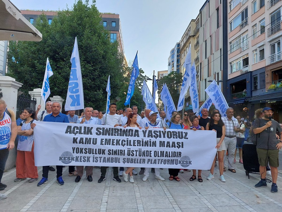 Kadıköy'den seslendik;

Lütuf Değil Hakkımızı İstiyoruz...