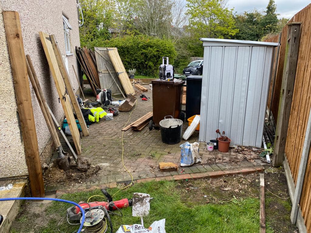 🙌We provide a comprehensive range of fencing services across Surrey, to suit all your needs. We have just started this new project for a homeowner. ☎️us today on 07864 641240 for more information on all our services #greenestlandscaping #fencing #fence #fencingcontractor #surrey