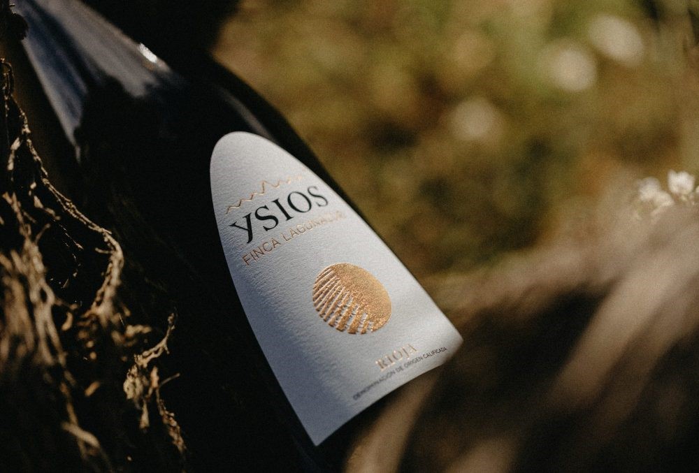 Nuestro vino #YsiosFincaLagunazuri brilla en los <a href="/DecanterAwards/">Decanter World Wine Awards</a> obteniendo el galardón 'Best in Show', posicionándose entre los 8 mejores vinos del año 🏆

Esta referencia destaca por su dedicación y excelencia, combinando tradición y vanguardia en cada una de sus etapas 🍷🥇