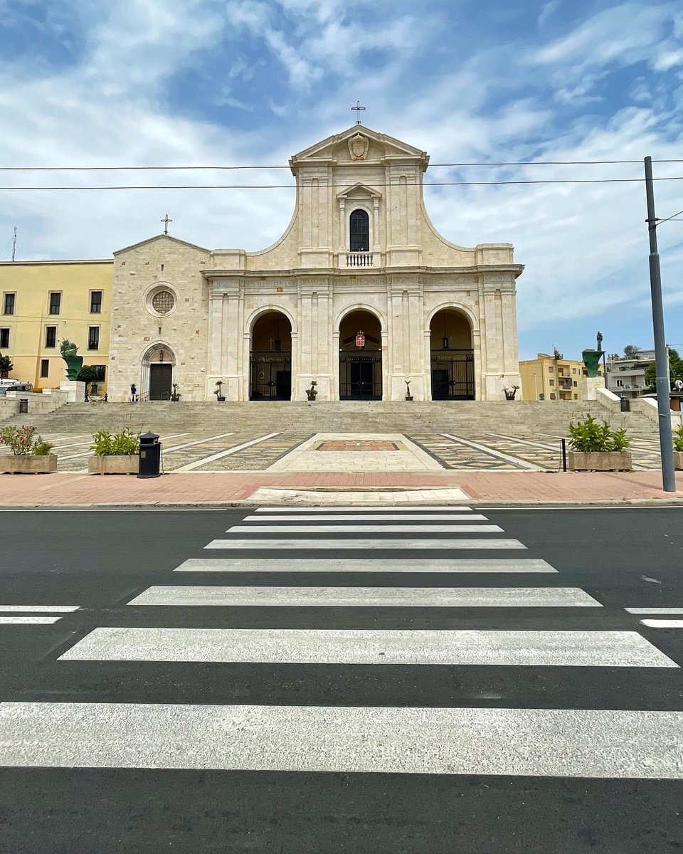 ele_tourism's tweet photo. 🔖 Alla fine del XVIII sec. venne rielaborato in stile #neoclassico dell’architetto Giuseppe Viana.
💣 Durante la seconda guerra mondiale l’edificio subì gravi danni dovuti ai bombardamenti e per questo venne ristrutturato tra il 1947 e il 1960 e nuovamente nel 1998. https://t.co/AvkYtg8TmG