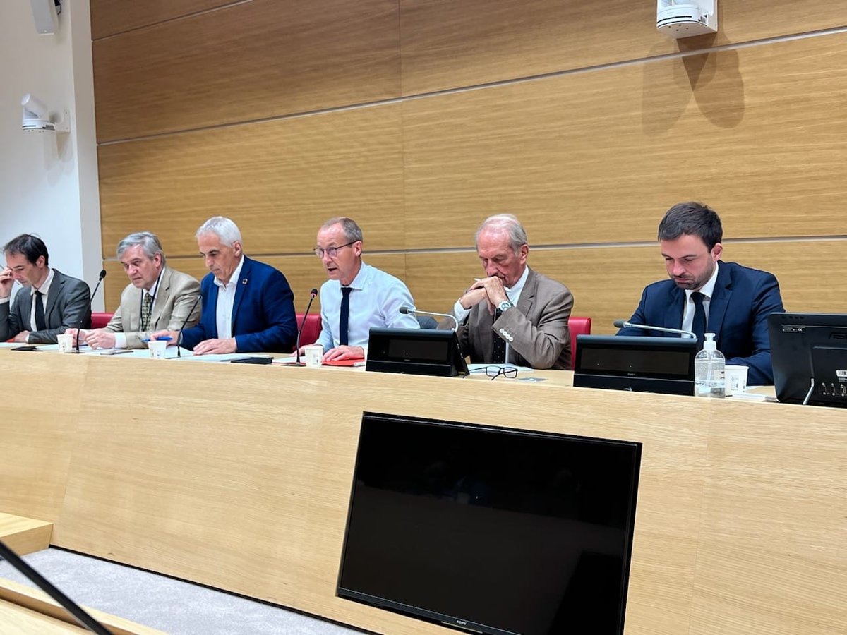 StephPiednoir's tweet image. 🗞️ Conf. de presse de présentation de notre rapport OPECST sur la sûreté nucléaire #ASN #IRSN

➡️Avec @Jean_LucFUGIT nous préconisons de regrouper les moyens ds une structure unique et indépendante tout en assurant évidemment le maintien de la sûreté nucléaire à son niveau actuel