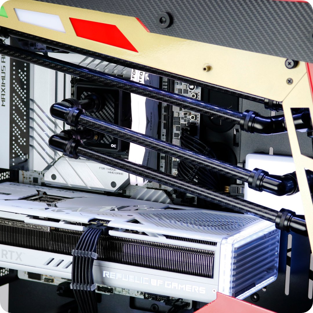 alphacool's tweet photo. In homage to the #Ducati Panigale V4R, the @IEMMODDING have created a unique #PCmod 🏍 Matching the sporty look, the #carbon #hardtubes fit perfectly into this #build 😎#alphacool #moddingpc #pcbuild #watercooledpc https://t.co/oQEb8MM2JM