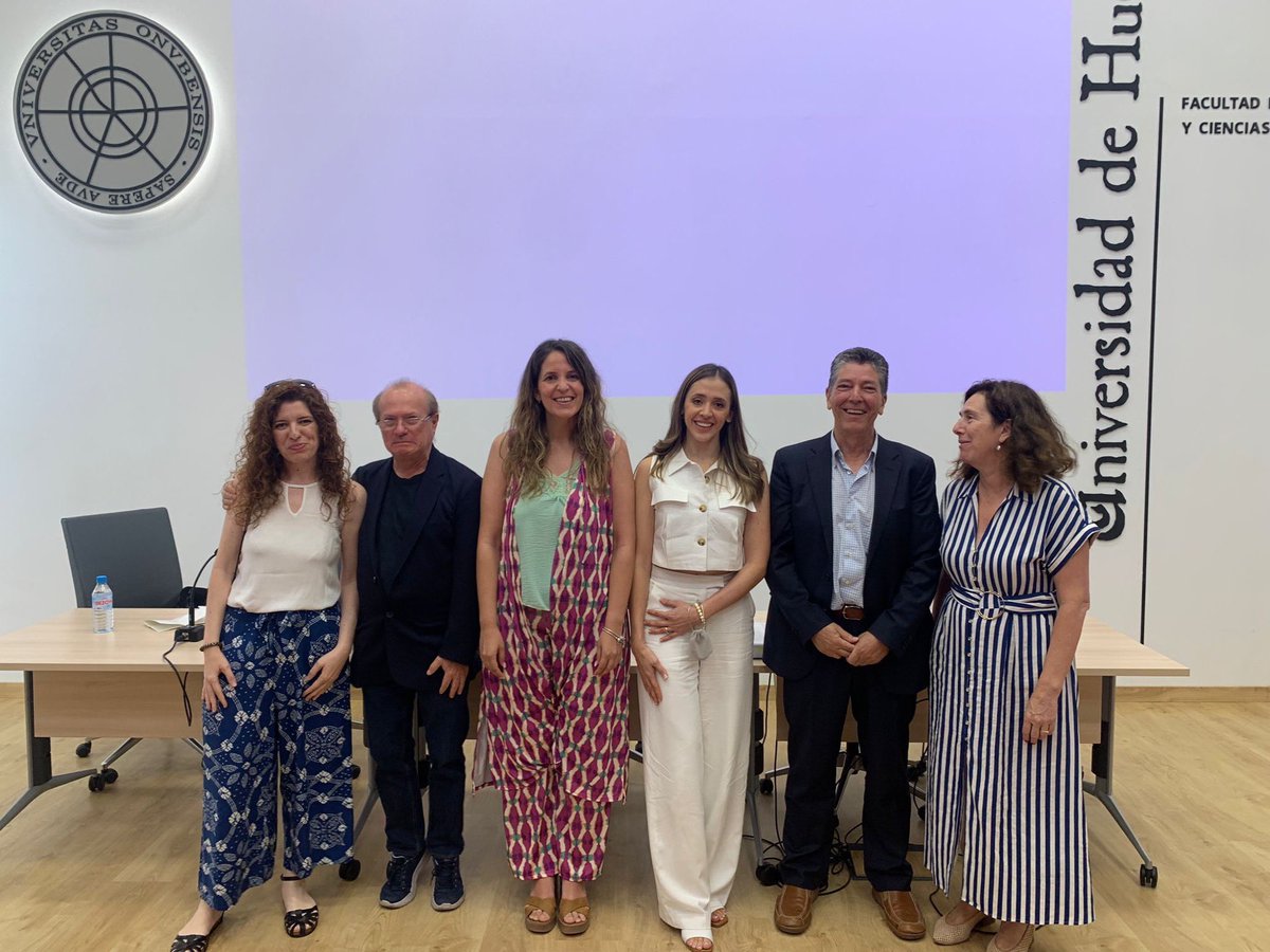 We made it❤️. It has been quiet a journey. And it just has started, but 4 now, I just want to thank u all. <a href="/octavioislas/">Octavio Islas</a>, <a href="/Patriciadcm/">Patricia de Casas</a>, Alfonso 4 your thoughtful comments. Amor &amp; Águeda, my friends &amp; lecturers. Daniel, A. Victoria, Elena, my dearest &amp; everyone 🖤
¡Habemus Ph. D!