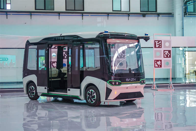 DiscoverAnyang's tweet image. The driverless bus rolled off the production line for the first time in Anyang
#driverless #driverlessbus #Anyang