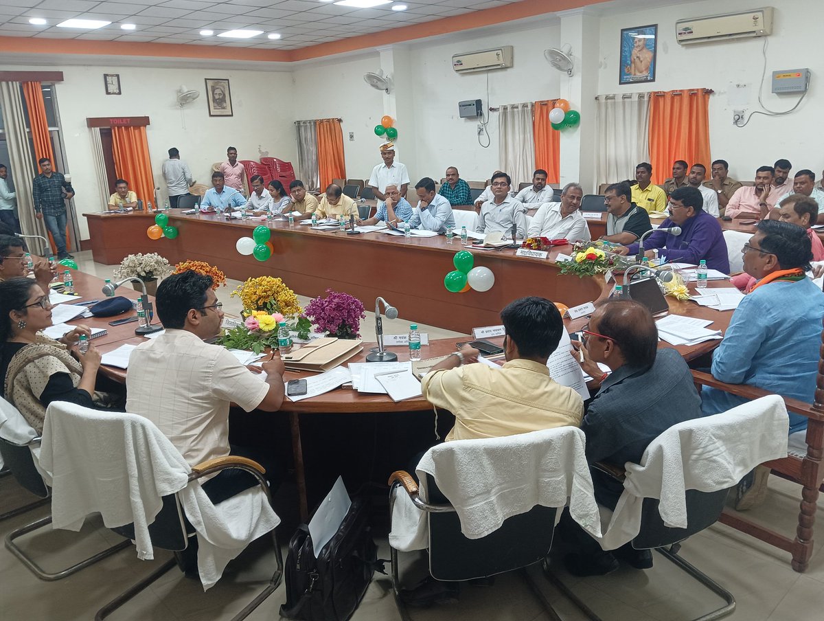 dmunnao's tweet photo. उप्र विधान परिषद की खाद्य पदार्थों में मिलावट और नकली दवाओं के प्रचलन से जन-जीवन के स्वास्थ्य समस्याओं पर रोकथाम हेतु समिति द्वारा विकास भवन सभागार में सम्बन्धित विभागों द्वारा खाद्य पदार्थों में मिलावट व नकली दवाओं के प्रचलन की रोकथाम हेतु किए गए प्रयासों की समीक्षा की गयी। https://t.co/n1RY8R7F7o