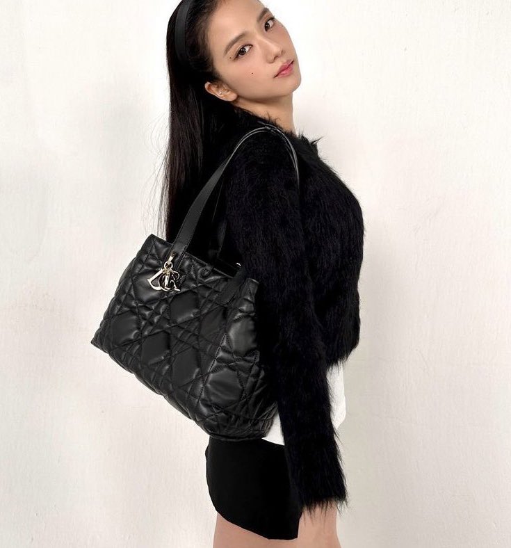 jisoo pics tweet media