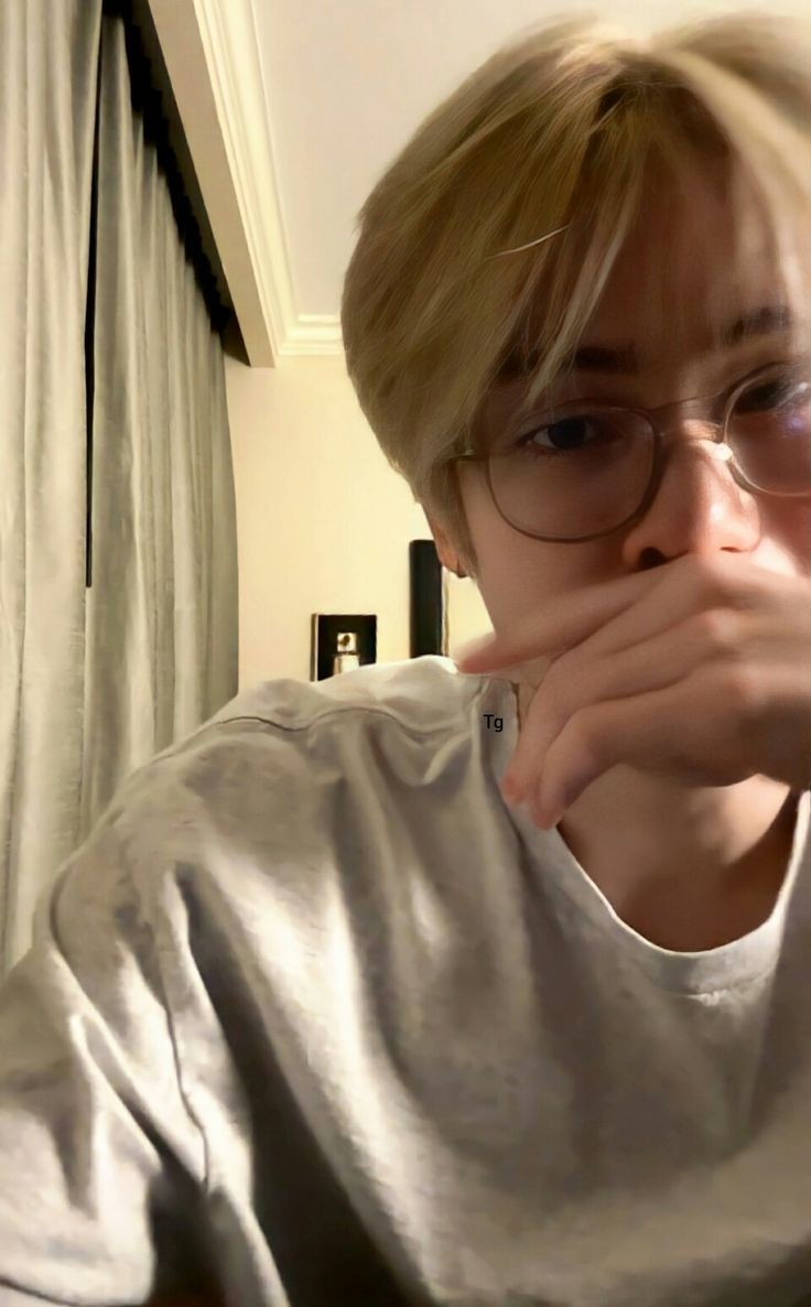 clovuds's tweet image. Kaaaangggeeen. Adek kangeeeeennn. ☹️