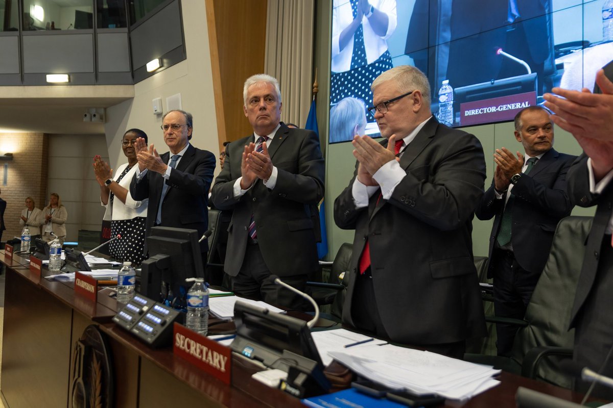 FrancesLanitou's tweet photo. #OPCW #EC103
Warm congratulations 👏👏👏 to new EC Chair Amb. Lucian Fătu of Romania. Here all applauding destruction of last chemical munition stockpile of US’s declared #ChemicalWeapons stockpiles. Such an important milestone in #multilateralism #disarmament https://t.co/owYY1BunjJ