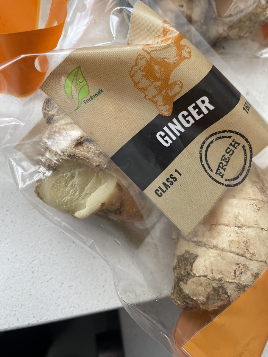 nkay_boujee's tweet photo. Ordered ginger via the checkers 60 app yesterday. The Ginger was moldy. I complained. Ordered ginger again this morning and all they did was just cut off the moldy part 😵‍💫 are we selling rotten food to people now checkers?? Is this even allowed? @CheckersSA @Sixty60_Tweets https://t.co/6Qw9cIRna1