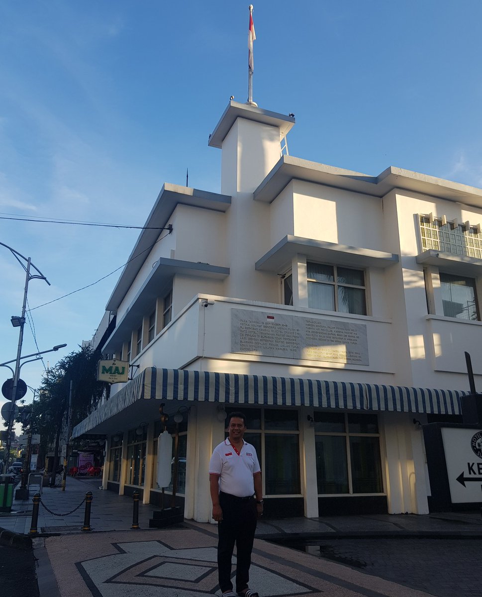 WIFAJAR's tweet photo. Kota Pahlawan ! https://t.co/7QZw0k7qXg