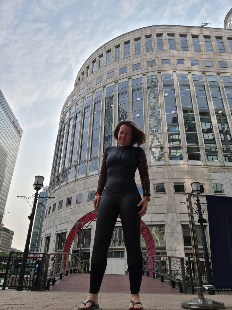 oneoffart's tweet photo. @Triwetsuithire 
Just a regular day out in the East End

Tri wetsuit, swim, rush back to desk to carry on working.. 

#Swimwear
#readyforcold
#openwaterswim
#canarywharf
#nowca 
#loveopenwater https://t.co/ET913E6PuA
