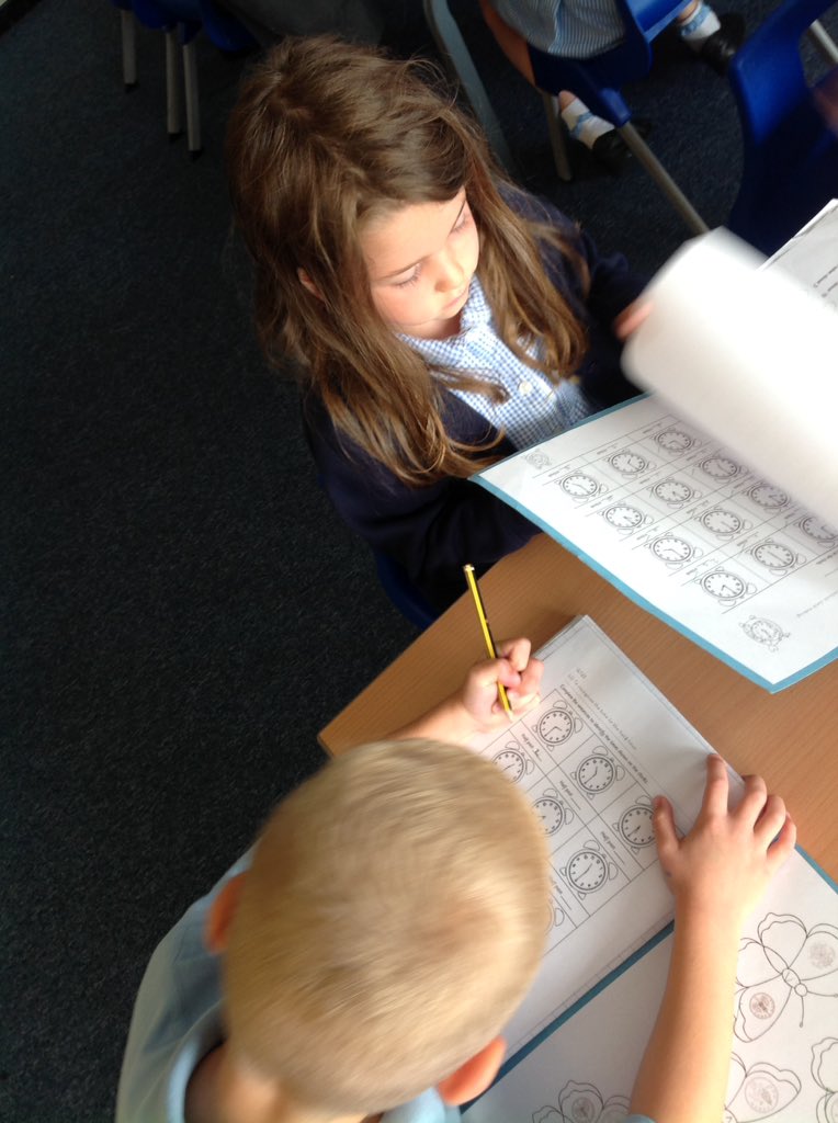 Class4KR's tweet photo. We are time experts this week. We have learnt to tell the time to the hour and half hour ⏰🕰 https://t.co/1B171YdFnv