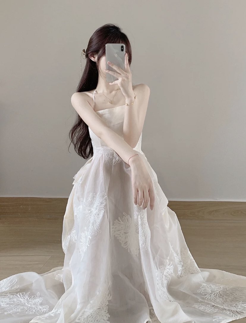 min35261's tweet photo. 新裙子看起来怎么样。#陕西 #西安 #渭南 #宝鸡  #美女 #性感 #反差 #熟女 #日常 #女王s #SM https://t.co/gl6yASo3ad