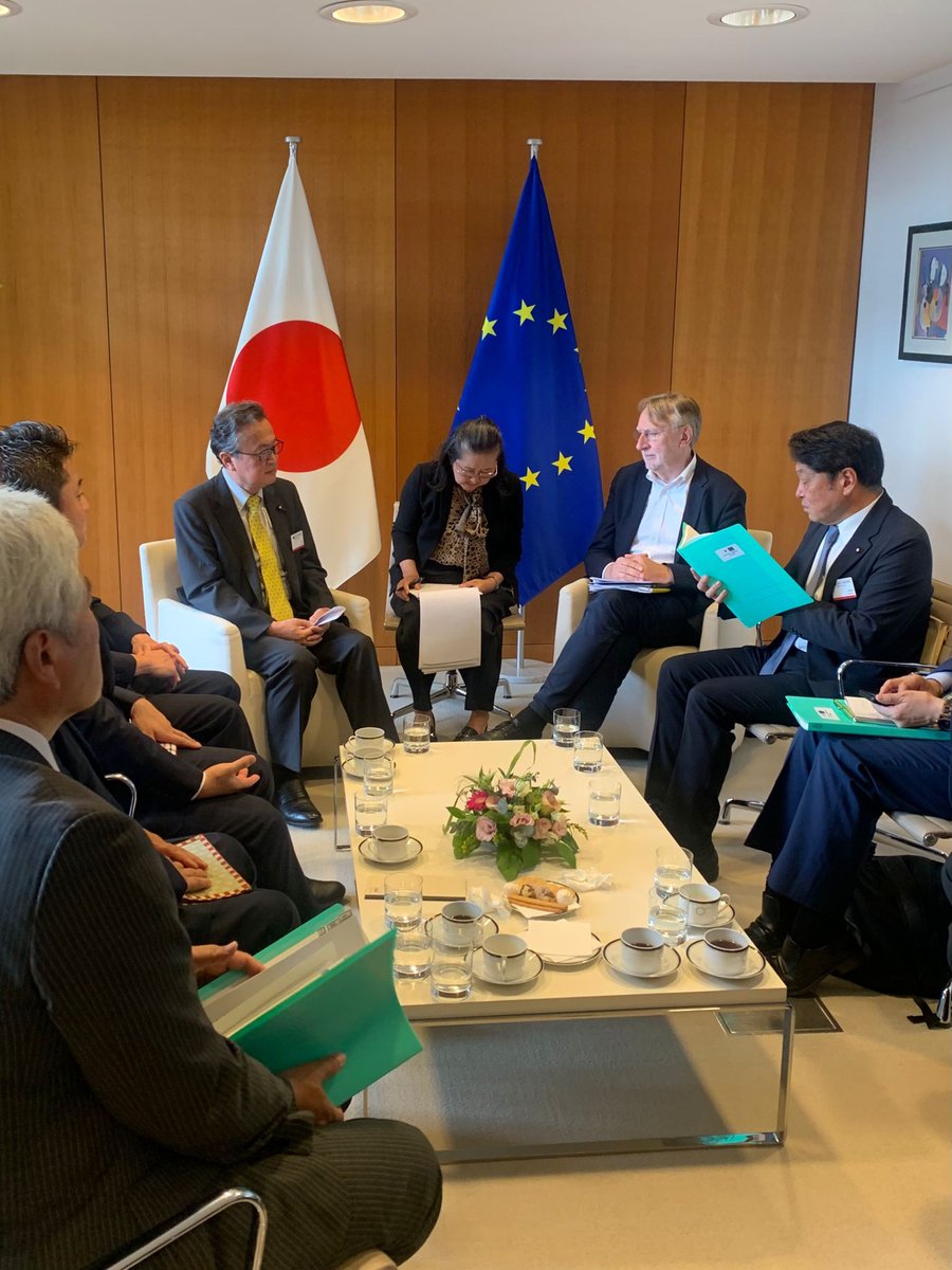 Produktive Diskussion über unsere Handelsbeziehungen mit unseren japanischen Partnern. Wir freuen uns über die Ratifizierung des <a href="/ILO/">International Labour Organization</a>-Übereinkommens Nr. 105 über #Zwangsarbeit. Nächster Schritt: Wir warten gespannt auf die Ratifizierung Nr. 111 zu #Diskriminierung. #Japan