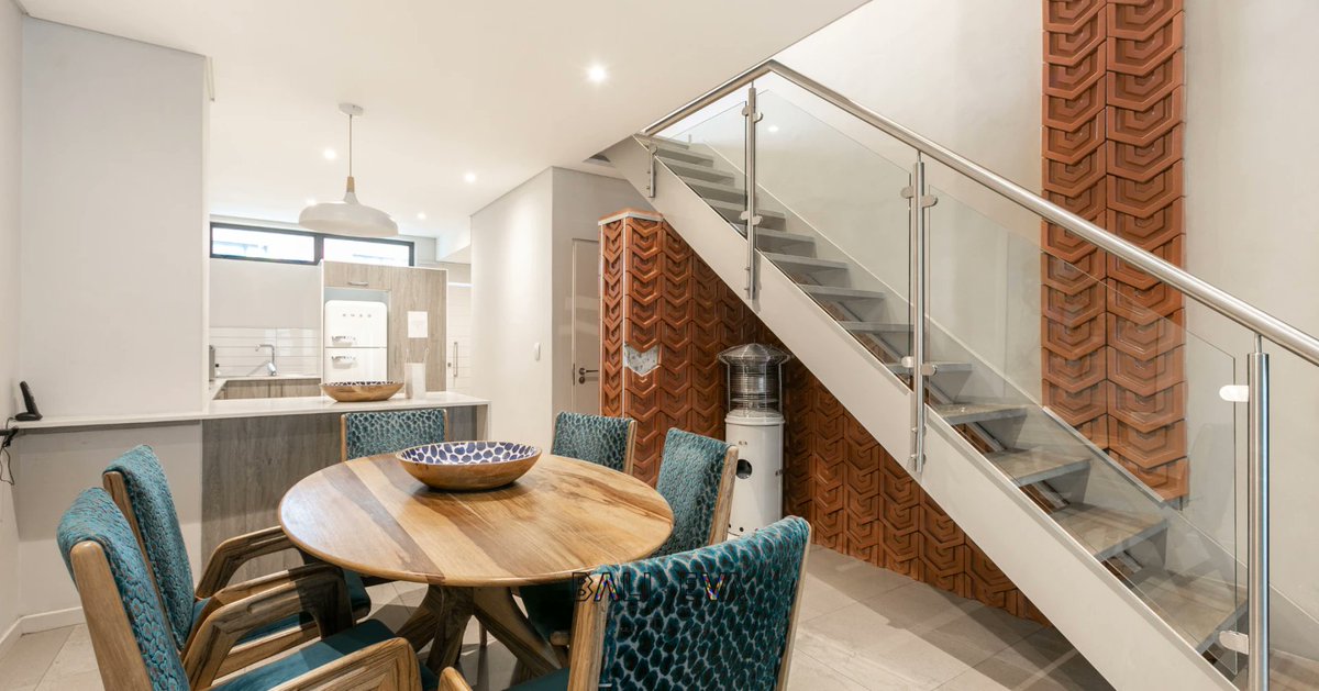 baliandeva's tweet image. Dine in style at our Bali &amp;amp; Eva Goldcity Dunkeld West property. A well-equipped dining area designed to turn every meal into a gourmet experience.

Walkable distance to local delicacies yet set up for nights in. #EatInStyle #BaliAndEvaGoldcity