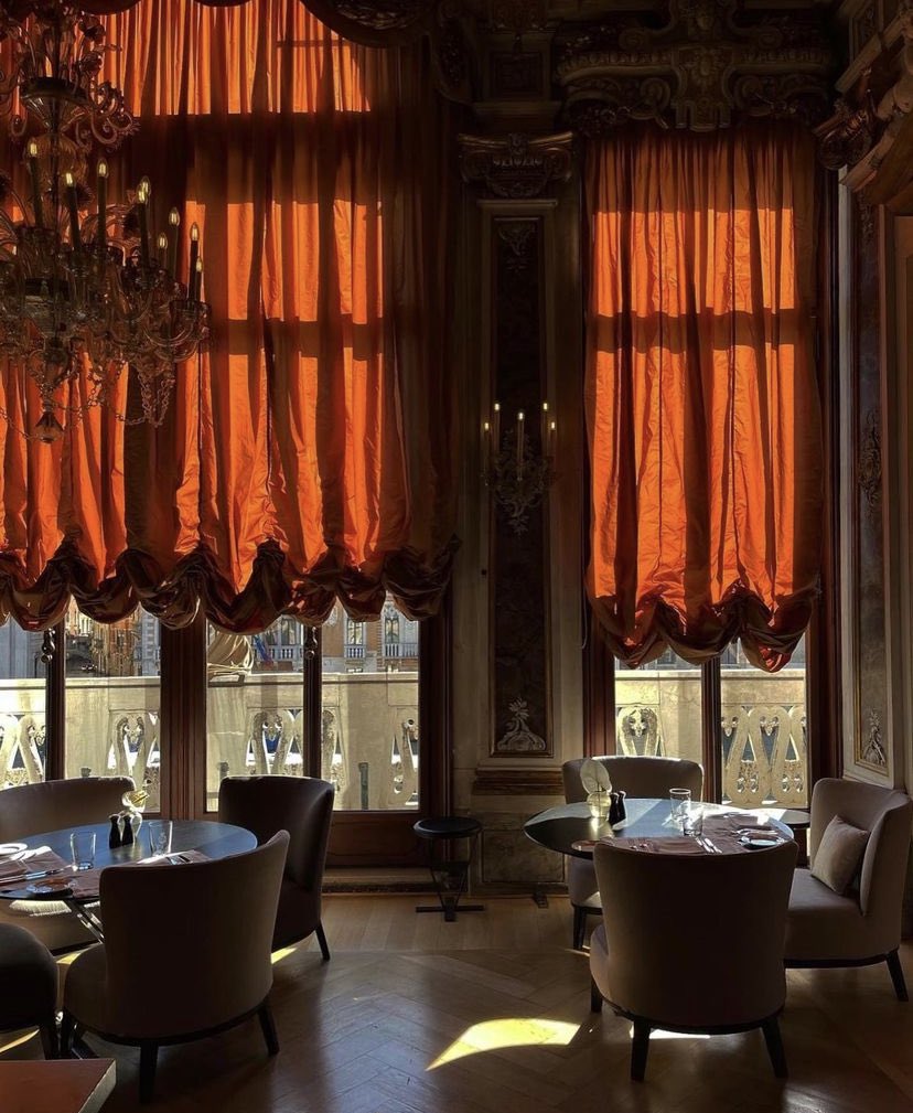 L'amore senza baci è pane senza sale.

      —trip in italia <3 with friend !