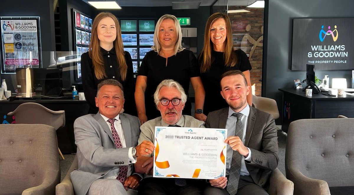 WELL DONE WEDNESDAY!
Congratulations team #Bangor - awarded the #trustedagent excellence in #customerservice with @viewagents Thinking of moving - contact us to see how we can help move you, your family & or your business. Here to help you move - always.