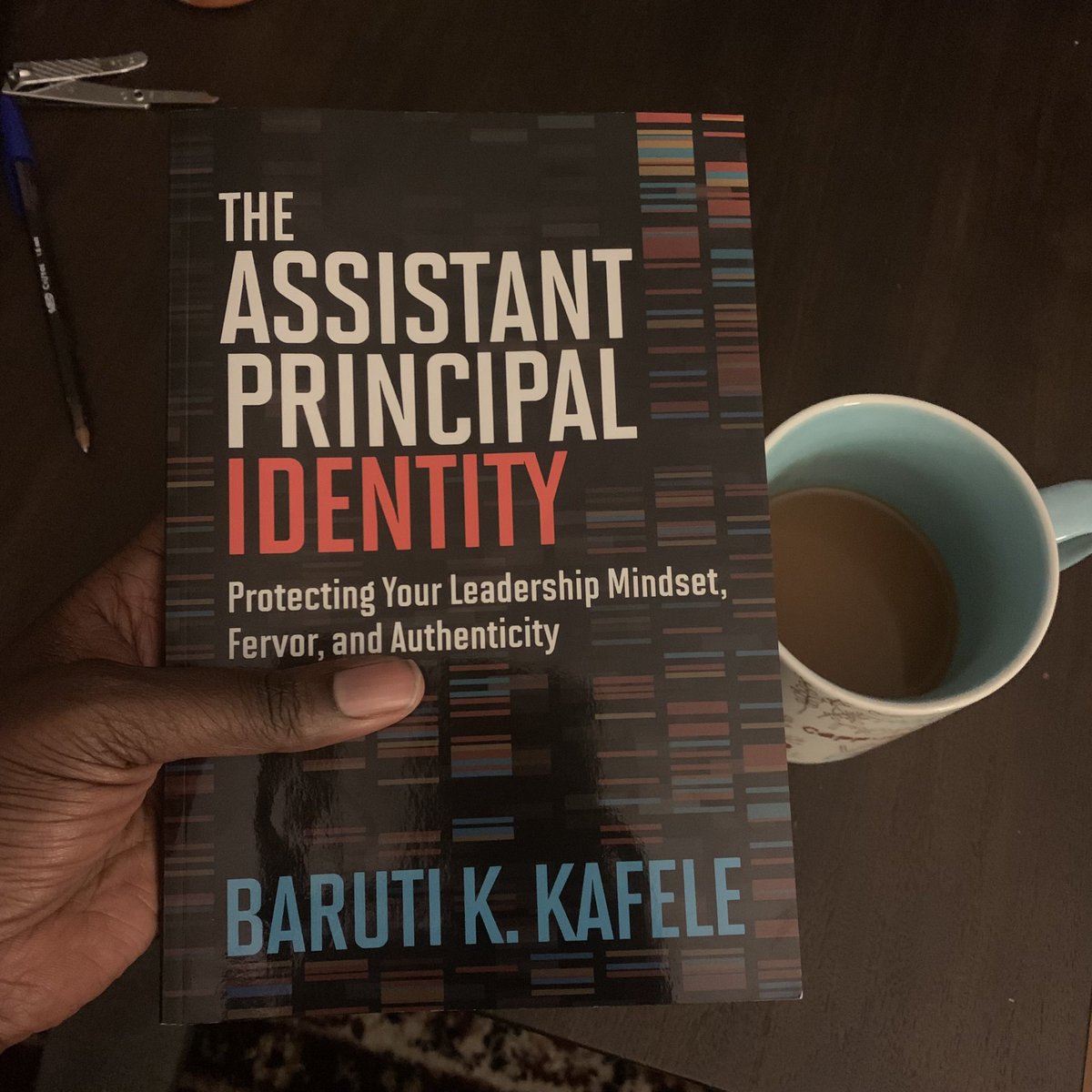 NicoletteEds's tweet photo. If you are in AP, an aspiring AP or teacher leader you need to read this book. I have notes on every page. I love how it helped me reflect on my own practices, so I can continue supporting families, teachers and students. @PrincipalKafele
#teacherleader #educatormindset https://t.co/akrUhYr5Ik