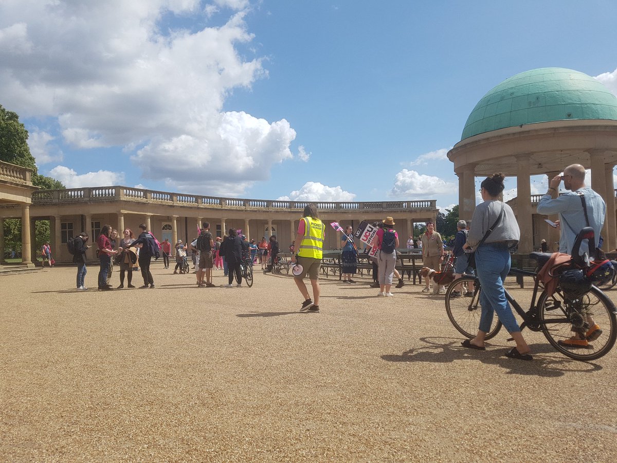 catherinerowett's tweet photo. UCU picket line stalwarts arriving in Eton Park.
Solidarity. No redundancies at UEA. #UEA #SaveOurUniversity https://t.co/ShlFr7H890