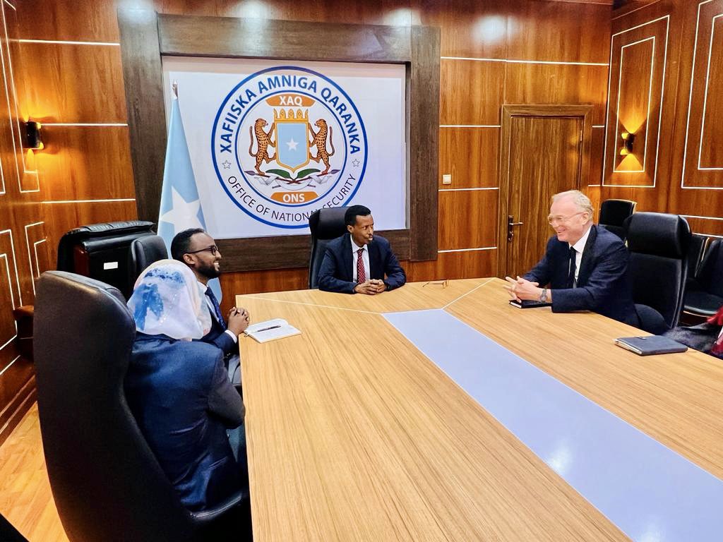 #Somalia's 🇸🇴 national security architecture is taking shape!
Productive discussion with National Security Advisor @XuseenMacallin on recent developments. 
#APlusForPeace