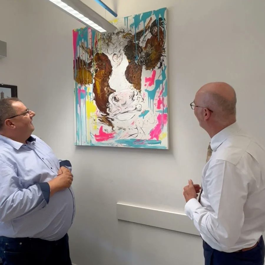 An insightful meeting with German MP @IngoBodtke on Tuesday, discussing agricultural policy in New Zealand and Germany. 🇳🇿🇩🇪 We were very moo-ved by his wonderful art around the office, which reflects his work! 🐮 #agriculture #nzlger70 #bundestag @AuswaertigesAmt @MFATNZ