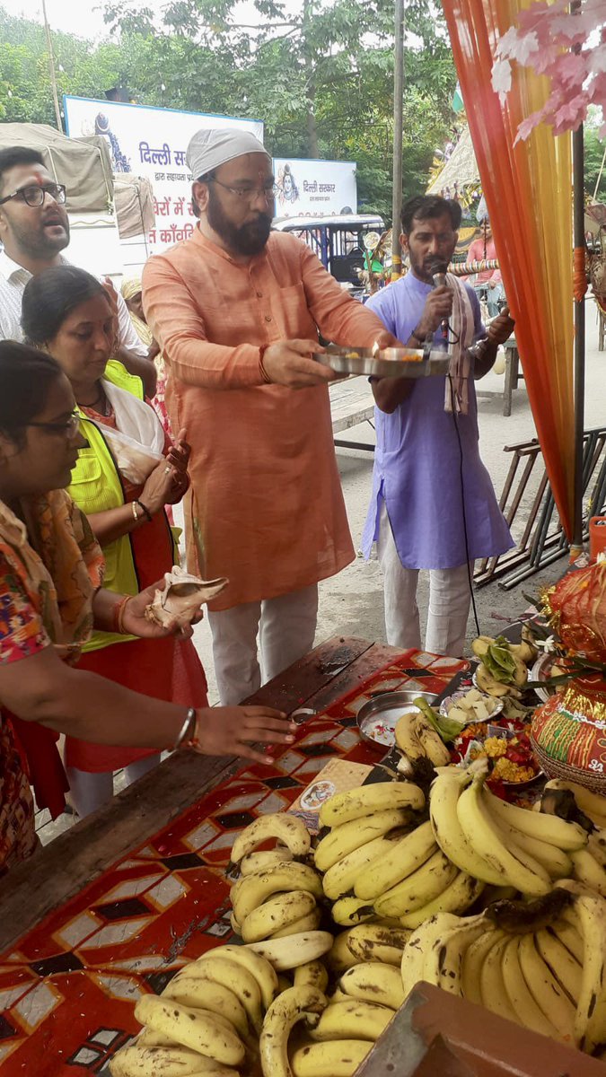 BubbyBhaiBJP's tweet photo. सदर विधानसभा के अंतर्गत आने बगीची पीरजी क्षेत्र में ओम शिव कांवड़ सेवा समिति के 20 वे शिविर का उद्घाटन किया 
और उद्घाटन समारोह में भोले बाबा जी की पूजा अर्चना की ।

जय भोले बाबा जी
#DrHarshVardhan
#VirendraSachdeva
#PavanRanaRSS
#BJPDelhi https://t.co/TYua00yx9B