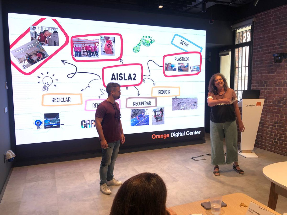 fundacionorange's tweet photo. 🎙️ Escuchando el proyecto de @salesianosLC de la mano de Mari Luz Clavero, "AISLA2"

#AdvancedGarageLAB https://t.co/cdTgC4u0GQ