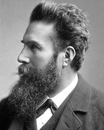 Wilhelm Röntgen, X-Işınlarını gözlemlediği için 1901'de Nobel Fizik Ödülü'nü aldı.
Wilhelm Röntgen received the Nobel Prize in Physics in 1901 for his observation of X-Rays.
#pastmedicalhistory #anatomy