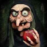 Mi salvadora me ha da dado la roja y crujiente libertad. Mejor dormir inmaculada de indiferencia que servir eternamente a siete hombres ausentes o estar a la espera de otro que siempre llega tarde. #microtexto #desmitificandodisney #escrituracreativa