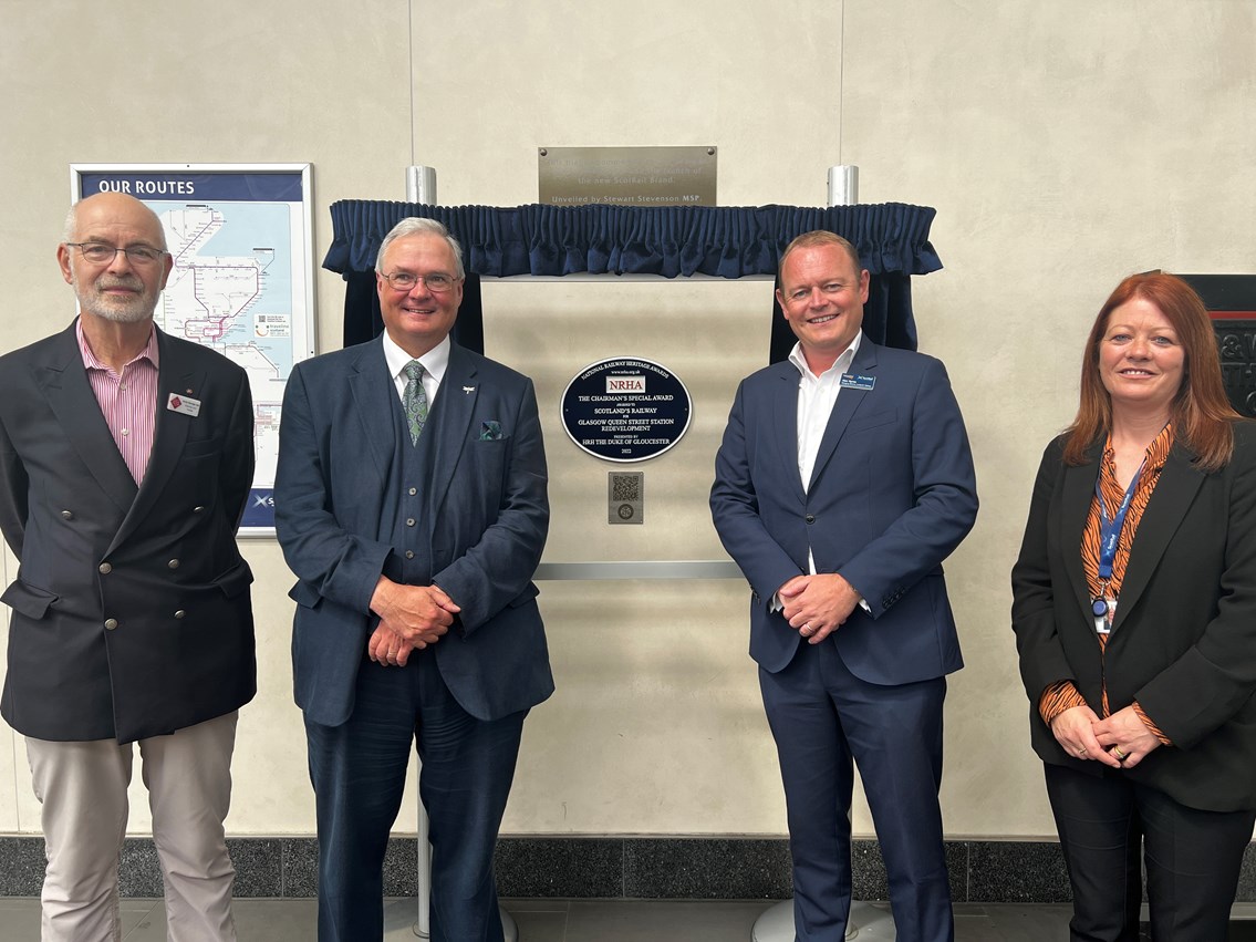 🤝 Glasgow Queen Street's redevelopment has been recognised with the unveiling of an <a href="/NRHAwd/">Railway Heritage Awd</a> at the station.
 
Between 2017 - 2021, we worked collaboratively with <a href="/transcotland/">Transport Scotland</a>, <a href="/ScotRail/">ScotRail</a> and <a href="/balfourbeatty/">Balfour Beatty</a> to redevelop the station without disrupting passenger services.
