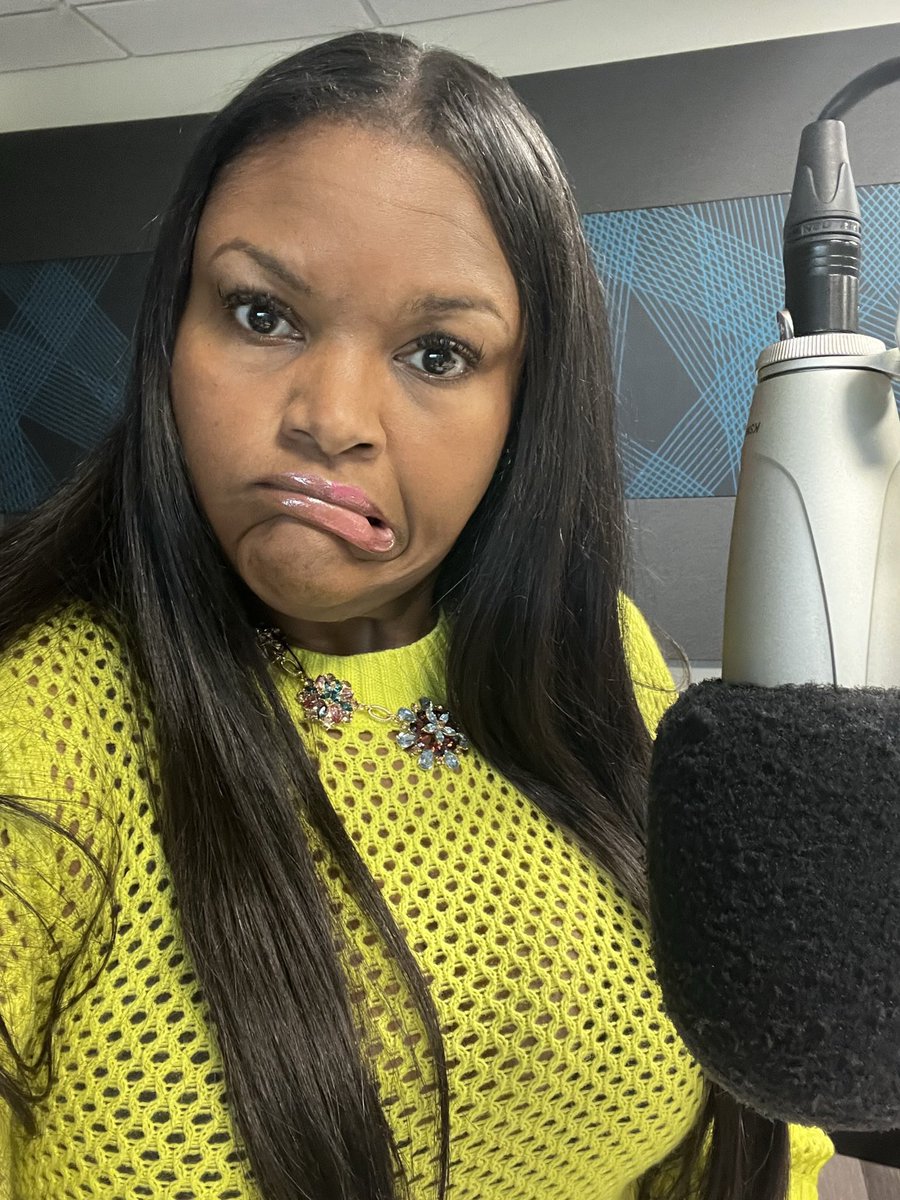 heyshaymoore's tweet photo. Good Morning Kansas City! Let's do this! The Wake Up Mix w/ @DJQ_KC at 7a! Tix to @nlbm Hot Dog Festival w/ #DruHill #TheSOSBand #Confunkshun #Levelle & more up for grabs this morning, plus #TheHitList #InTheComments #TheSlanderReport on #TheShayMooreMorningShow on 107.3! https://t.co/6Tj6qTFjgH