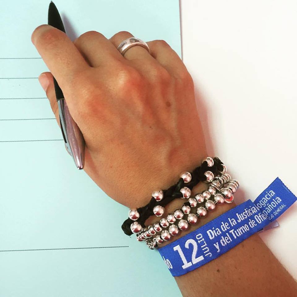 CristinaBodegas's tweet photo. Mientras se elogia por un día la labor de los abogados del #TurnoDeOficio, abogados en 433 partidos judiciales continuarán prestando este servicio esencial que sigue estando lejos de su verdadera dignificación. Mañana dejará de volver a importar
#justiciagratuita #T #TODigno https://t.co/GG9z0cpRUf
