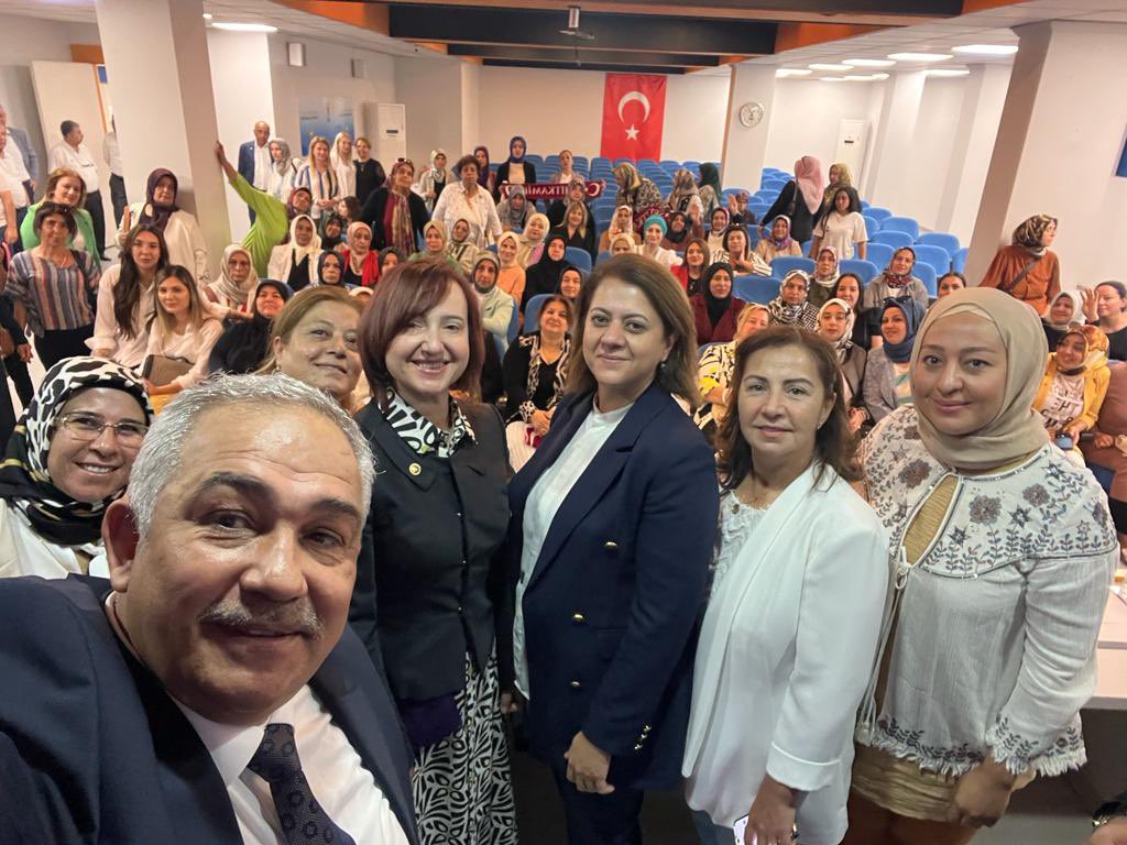 Haftalık İl Kadın Kolları Yönetim Kurulu Toplantımızı İl Başkanımız Sn @muratcetin27 ,23.Dönem Milletvekilimiz Sn.Özlem Müftüoğlu,İlçe Kadın Kolları Başkanlarımız ve Kadın Kolları yönetim kurulu üyelerimizle birlikte gerçekleştirdik. Hayırlı olsun. @AKPartiG_Antep @akkadinantep