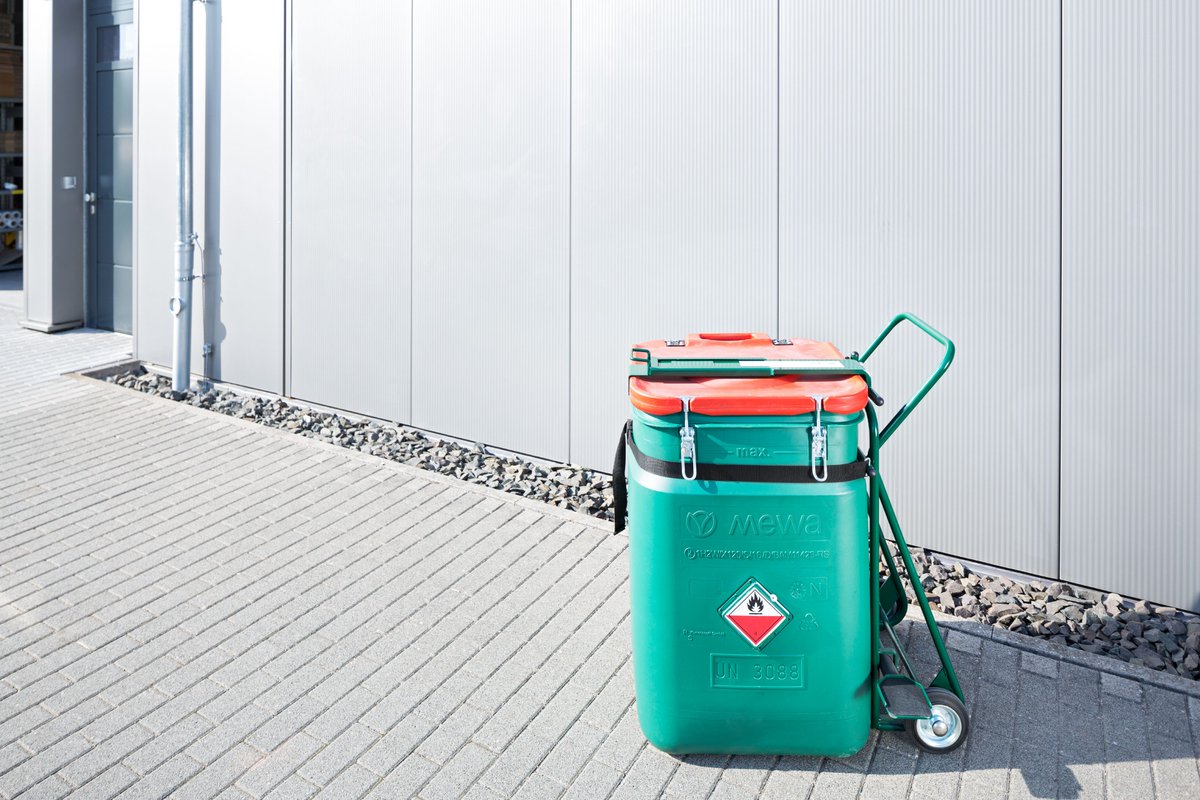 MEWA_EN's tweet image. Hygiene and cleanliness are vital to health &amp;amp; safety in any workplace. Our system ensures that hygienic cleaning wipes are to hand at any time and are safely stored after use in our SaCon containers - safe, clean and tidy.

hubs.li/Q01Wmb1t0
#textilsharing #healthandsafety