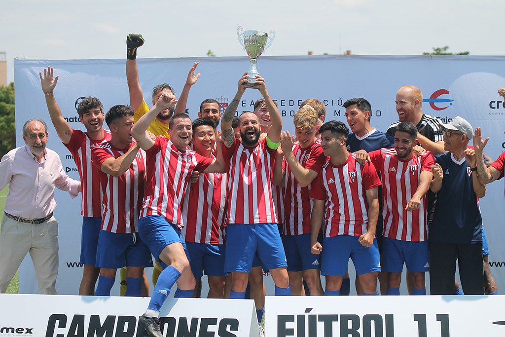 Hoy digo ADIÓS al Cd Moscardó. Gracias a mis compañeros por hacerme disfrutar tantísimo este año. FUÍMOS CAMPEONES, nunca lo olvidéis. 

Tito Malagón