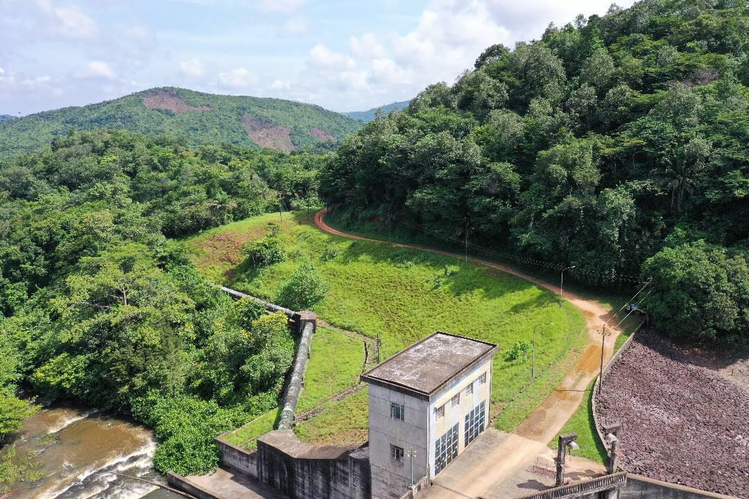 We're setting up 16 sampling points, &amp; conducting #waterquality tests along #SewaRiver, for routine monitoring. Data gathered will inform our effort in #waterresources #protection &amp; #mgt, to meet diverse water needs. 
Sewa is 🇸🇱’s largest river basin.
#SaloneTwitter #SierraLeone