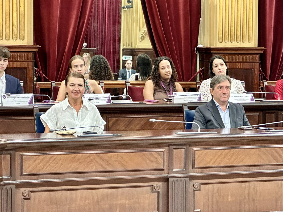 🏛️ El vicepresident del <a href="/ParlamentIB/">Parlament de les Illes Balears</a> i la nostra portaveu adjunta han assisit a la I edició del <a href="/sipib_illes/">S I P I B</a>

Joves d’arreu del territori espanyol han simulat un Ple a la cambra autonòmica balear.
