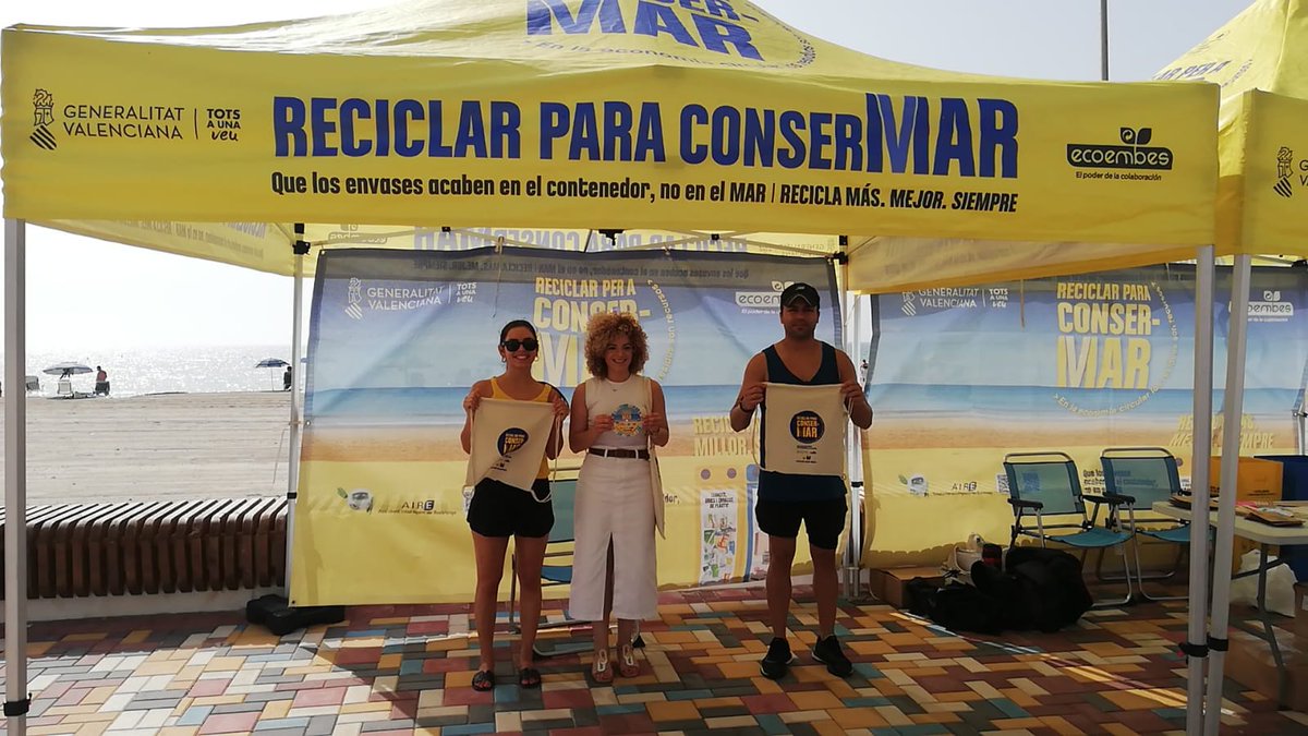 recicla_mas's tweet photo. 📌La concejala delegada de Limpieza Viaria y RSU del Ayuntamiento de Orihuela, Rocío Ortuño, ha acudido hoy al stand de ConserMar.🌿🌎🌼
@ecoembes @ecoembes_com @GVAagroambient @AytoOrihuela @SoniaPC79 
Más info sobre #Consermar en Orihuela ⤵
https://t.co/wxWkkhBM3K https://t.co/18XuFVFPR9