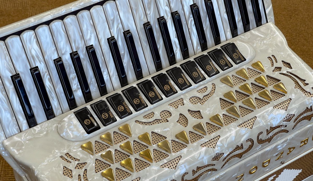 thereedlounge's tweet photo. Brandoni Super Musette 37 key 120 bass piano accordion - Used 
£2499.00
➤ https://t.co/K8yz4BqQYz https://t.co/FkuAaaAwZ1