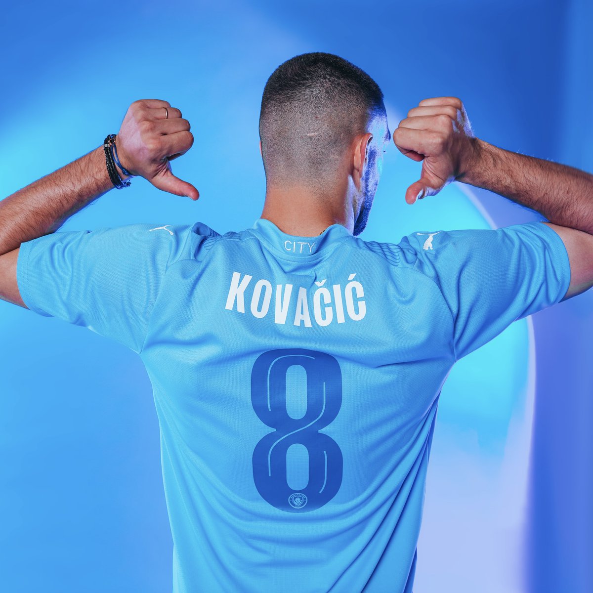 ManCity's tweet photo. Who was the first player that you had on the back of your City shirt? 👕👇 https://t.co/ZzJAfZEB9C
